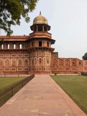 The ultimate tourist guide to Agra Fort